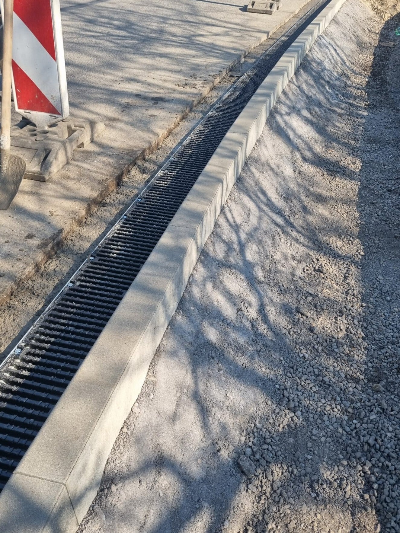 1m. set Schwerlastrinne Betonrinne DN200 26x21cm + Gussrost D400