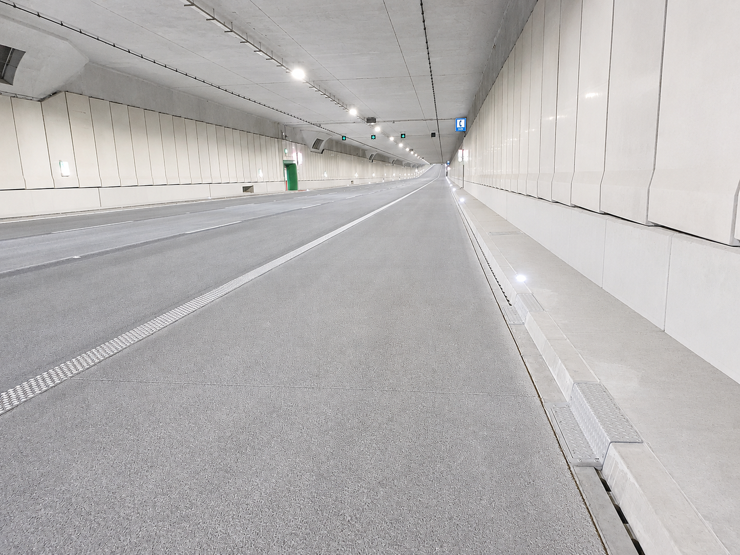 Regline K-T S200 – Monolithische Bordstein- und Tunnelentwässerungsrinne DN200