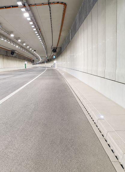 Regline K-T S200 – Monolithische Bordstein- und Tunnelentwässerungsrinne DN200