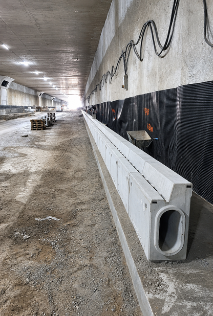 Regline K-T S200 – Monolithische Bordstein- und Tunnelentwässerungsrinne DN200
